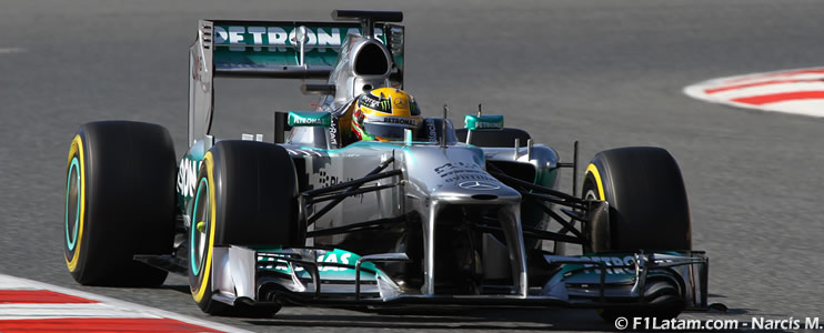 Lewis Hamilton 'vuela' en el Circuit de Catalunya - Test en Barcelona - Dia 7 