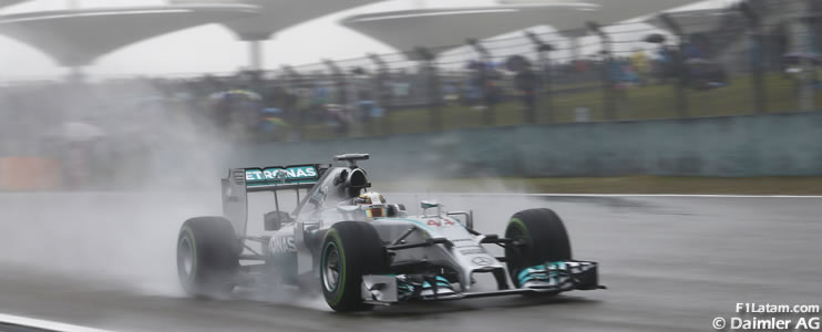 Hamilton y Rosberg esperan una carrera con pista seca - Reporte Clasificación - GP de China - Mercedes
