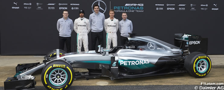 FOTOS-VIDEO: Mercedes devela la nueva 'Flecha Plateada' de Hamilton y Rosberg, el F1 W07 Hybrid
 
