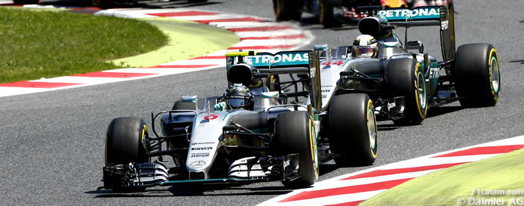 Devastador GP de España para Mercedes tras colisión entre Hamilton y Rosberg
