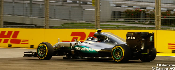 Nico Rosberg adelante presionado por Max Verstappen - Reporte Pruebas Libres 3 - GP de Singapur