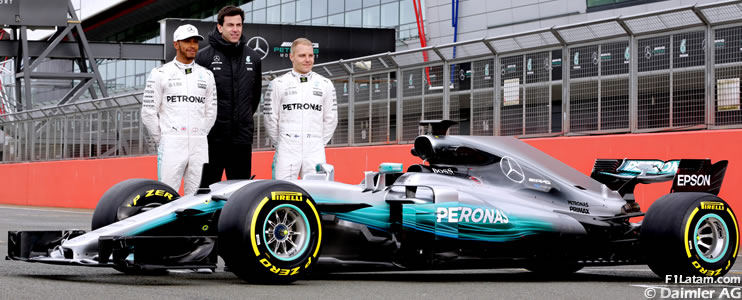 Mercedes-AMG presenta la nueva 'Flecha Plateada' de Lewis Hamilton y Valtteri Bottas 