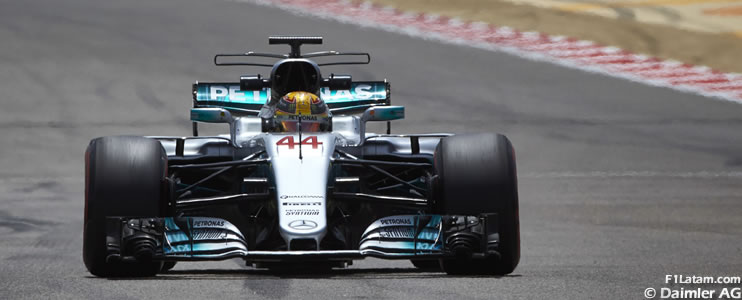 Mercedes con Hamilton y Bottas lideró los dos días de tests colectivos en Bahrein