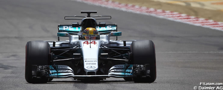 Mercedes con Hamilton y Bottas lideró los dos días de tests colectivos en Bahrein 