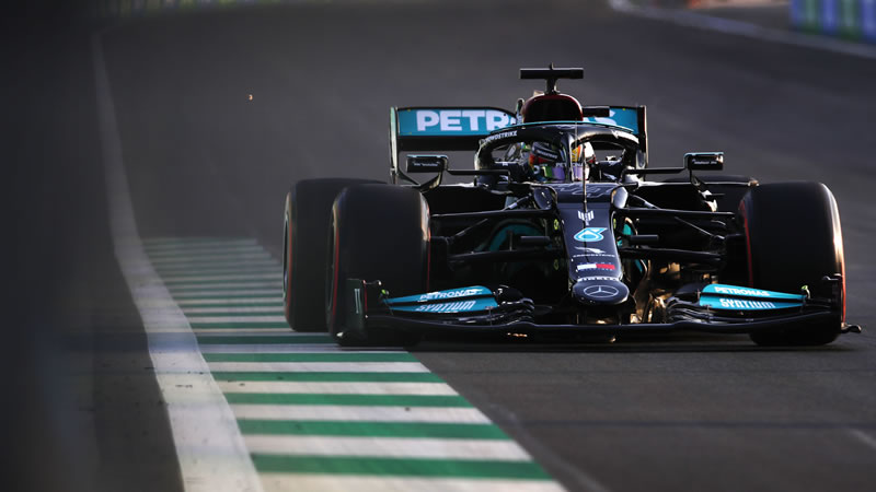 Mano a mano inicial entre Hamilton y Verstappen -  Reporte Pruebas Libres 1 - GP de Arabia Saudita
