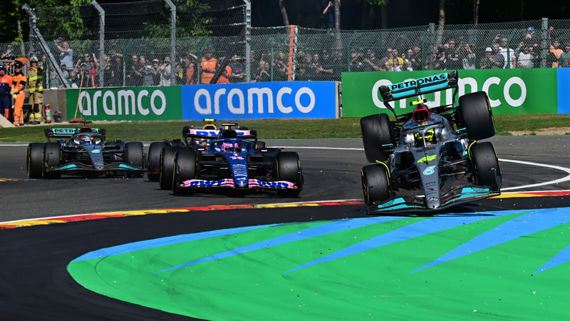 Hamilton asume su culpa del incidente con Alonso en la primera vuelta del GP de Bélgica 