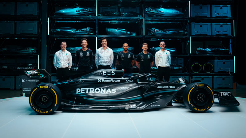 Mercedes regresa al color negro con el nuevo W14 de Hamilton y Russell 