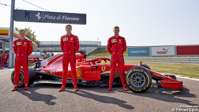 Schumacher, Ilot y Schwartzman prueban en Fiorano el Ferrari SF71H 