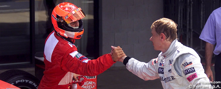 Mika Häkkinen envía conmovedor mensaje de apoyo a su ex rival y amigo Michael Schumacher
