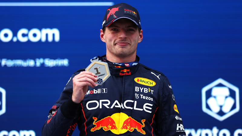 Verstappen gana la Sprint escoltado por Leclerc y Sainz. Sergio Pérez remontó y mañana larga 5º