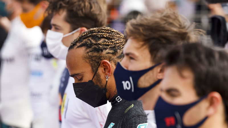 FIA prohibe a los pilotos hacer 'declaraciones políticas' sin autorización 