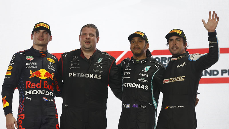 Victoria de Hamilton y se acerca a Verstappen por el campeonato - Reporte Carrera - GP de Qatar 