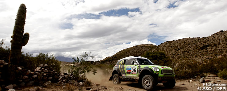 Stéphane Peterhansel continúa al frente - Rally Dakar 2013 - Resumen Día 8

