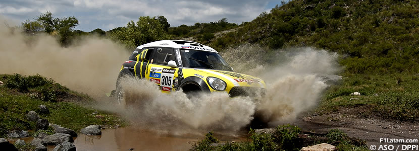 Peterhansel sigue alejándose. Problemas para Al-Attiyah  - Rally Dakar 2013 - Resumen Día 9 