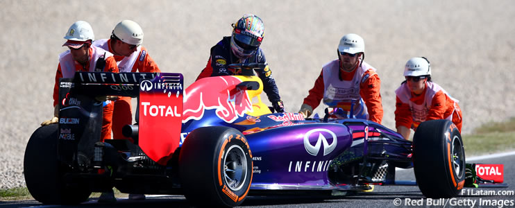 Problema eléctrico deja fuera a Vettel de la segunda sesión - Reporte Viernes - GP de España - Red Bull
 