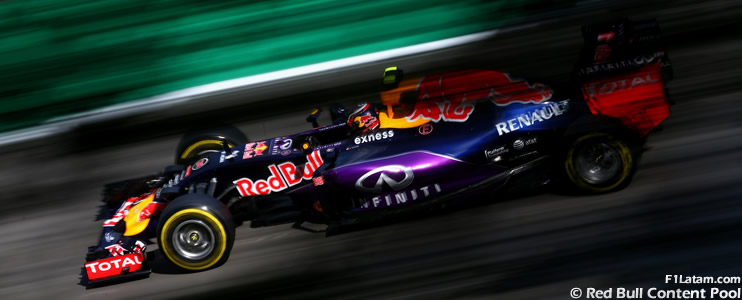 Ricciardo y Kvyat escoltan a los Mercedes - Reporte Viernes - GP de Bélgica - Red Bull
