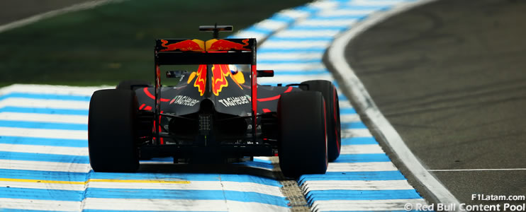 Estricto control a salidas de pista en la curva 1 en el Circuito de Hockenheim
 