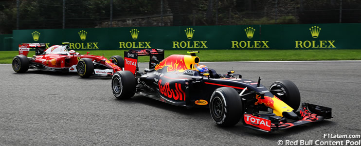 Kimi Räikkönen molesto por maniobras defensivas de Max Verstappen
 