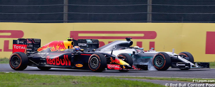 Mercedes declina protesta contra Verstappen por maniobra a Hamilton en cierre del GP de Japón