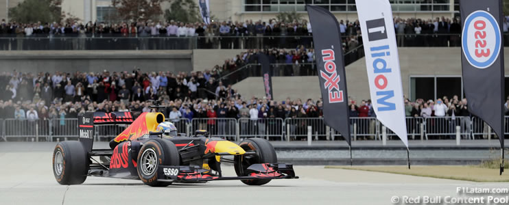 Red Bull realiza una gran exhibición en las instalaciones de ExxonMobil en Houston
 