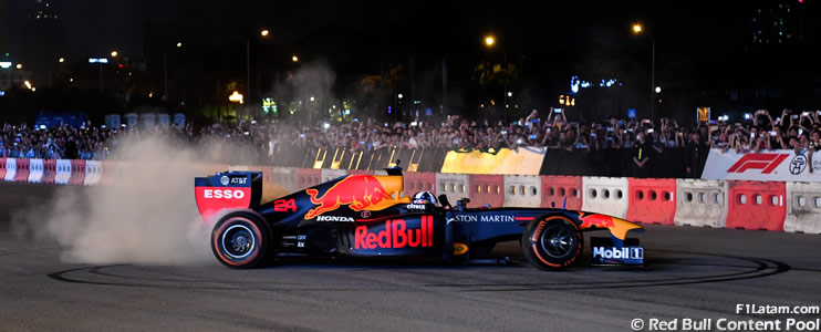 Red Bull Racing y el sonido de la F1 hicieron vibrar las calles de Hanoi 