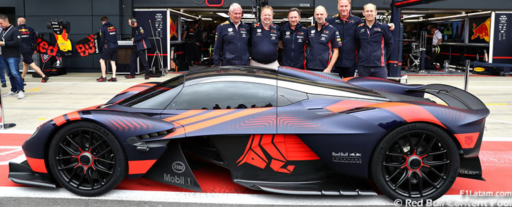 Valkyrie, el hiperauto de Aston Martin rodó por primera vez en Silverstone