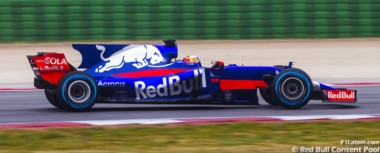 Toro Rosso presenta el nuevo y llamativo STR12 de Carlos Sainz y Daniil Kvyat