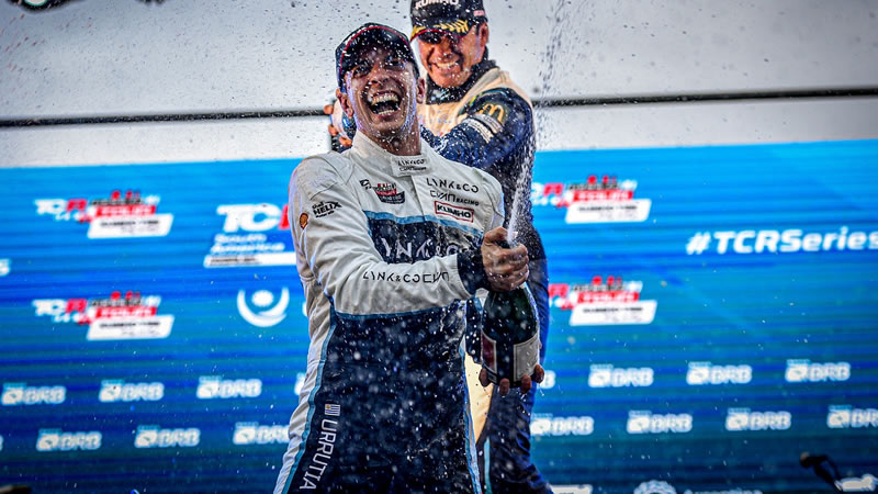 Uruguayo Santiago Urrutia gana carrera en casa en el TCR World Tour y confirma continuidad en la categoría 