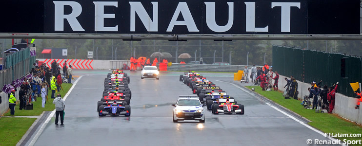 A la World Series by Renault asistieron 43.000 aficionados a pesar de la lluvia en Spa 