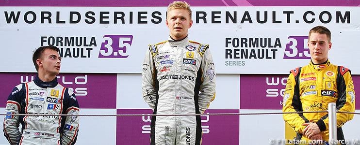 Dominio absoluto de Kevin Magnussen en la World Series by Renault en Barcelona